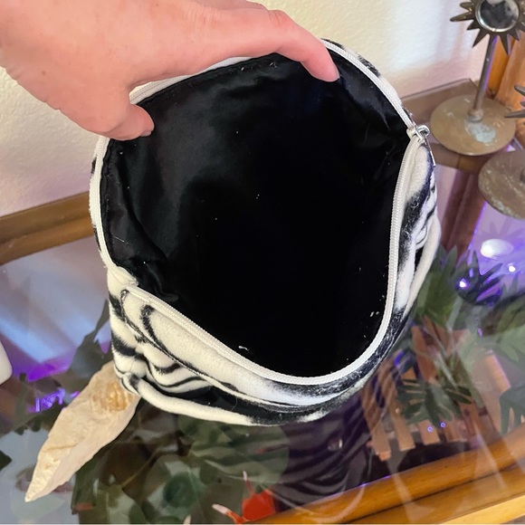 🦓 90s Fur-Totes Zebra Plush Backpack Small/Mini Rave Festival Backpack - Picture 7 of 7